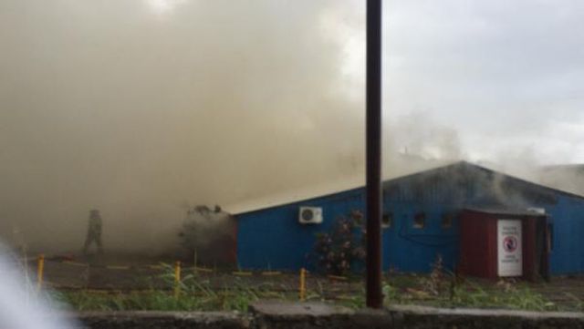 Kocaeli'de fabrikanın deposunda yangın