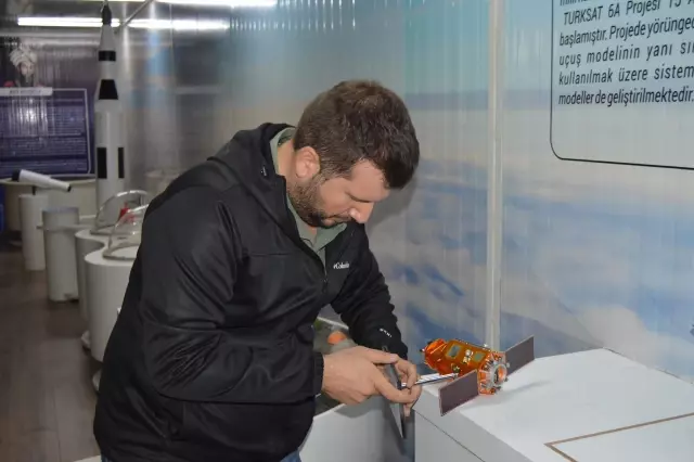 Köylerdeki çocuklara uzayı sevdirecek 'Ali Kuşçu Mobil Uzay Tırı' Afyonkarahisar'dan yola çıkıyor Köylerdeki çocuklara uzayı sevdirecek 'Ali Kuşçu Mobil Uzay Tırı' Afyonkarahisar'dan yola çıkıyor