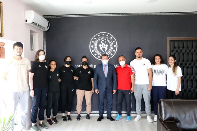 Milli hentbolcular ve İmam Hatip Mezunları'ndan Kabakcı'ya ziyaret