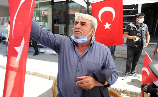 Son dakika haberi! Çocukları dağa kaçırılan aileler HDP binası önünde oturma eylemi yaptı