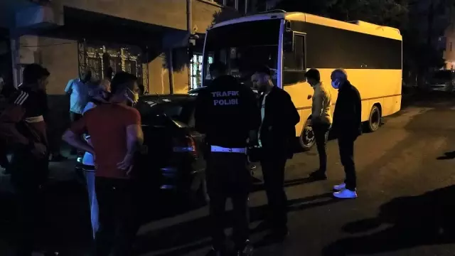 Otomobil önce çocuğa sonra otobüse çarptı: 3 yaralı