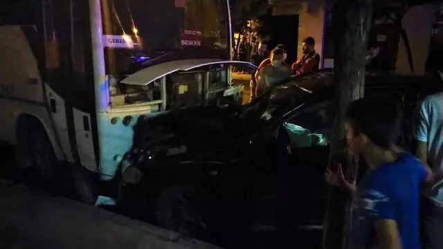 Otomobil önce çocuğa sonra otobüse çarptı: 3 yaralı
