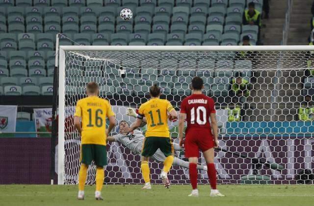 Penaltıyı kaçıran Bale, ardından boş kaleye topu yuvarlayamadı Penaltıyı kaçıran Bale, ardından boş kaleye topu yuvarlayamadı