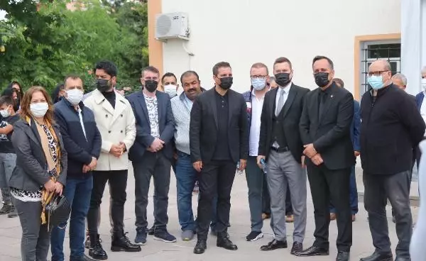 Şarkıcı Rafet El Roman'ın vefat eden babasının cenazesi toprağa verildi Şarkıcı Rafet El Roman'ın vefat eden babasının cenazesi toprağa verildi