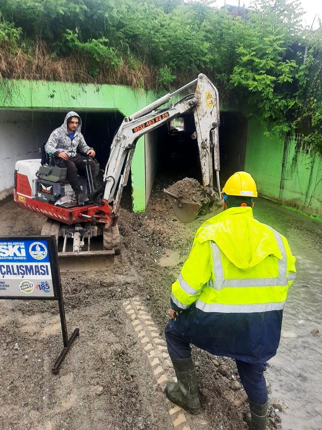 Sağanağın etkilediği Sapanca'da SASKİ'den yoğun mesai
