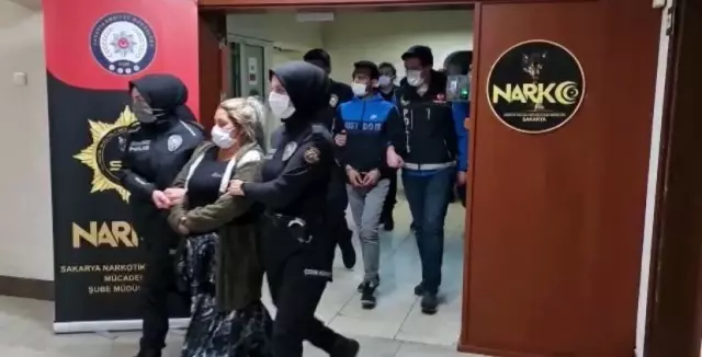 Sakarya'da uyuşturucu tacirlerine operasyon: 23 gözaltı
