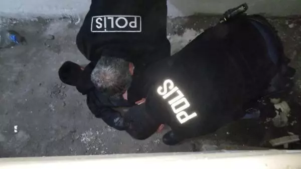 KÜTAHYA ŞEHİT ANNESİNİ DOLANDIRMAYA KALKTI, TORUNU VE OĞLUNA YAKALANDI