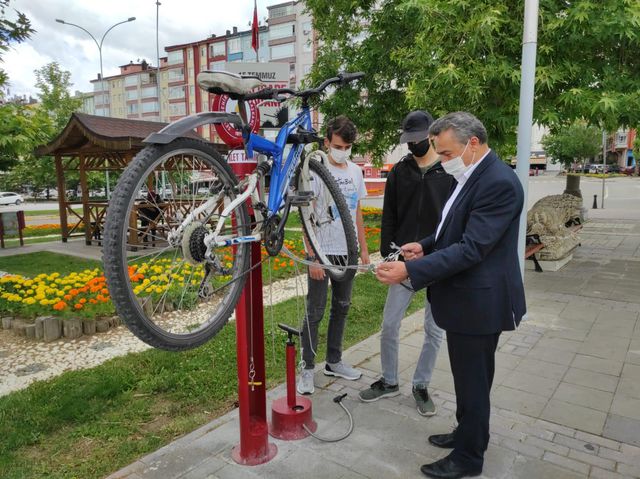 Seydişehir Belediyesi ilçenin iki faklı noktasına bisiklet tamir istasyonu kurdu