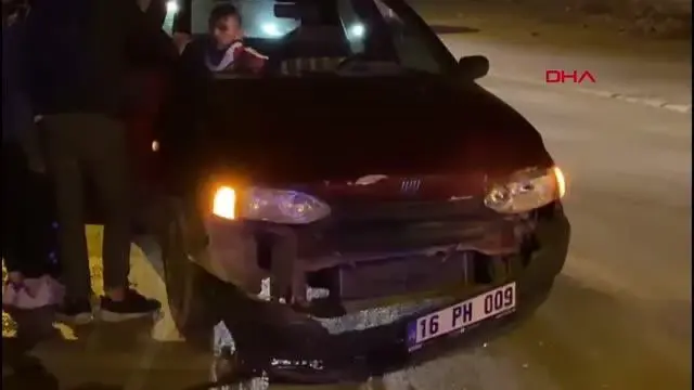 Seyir halindeki otomobil, önündeki otomobile çarptı, 3 yaralı