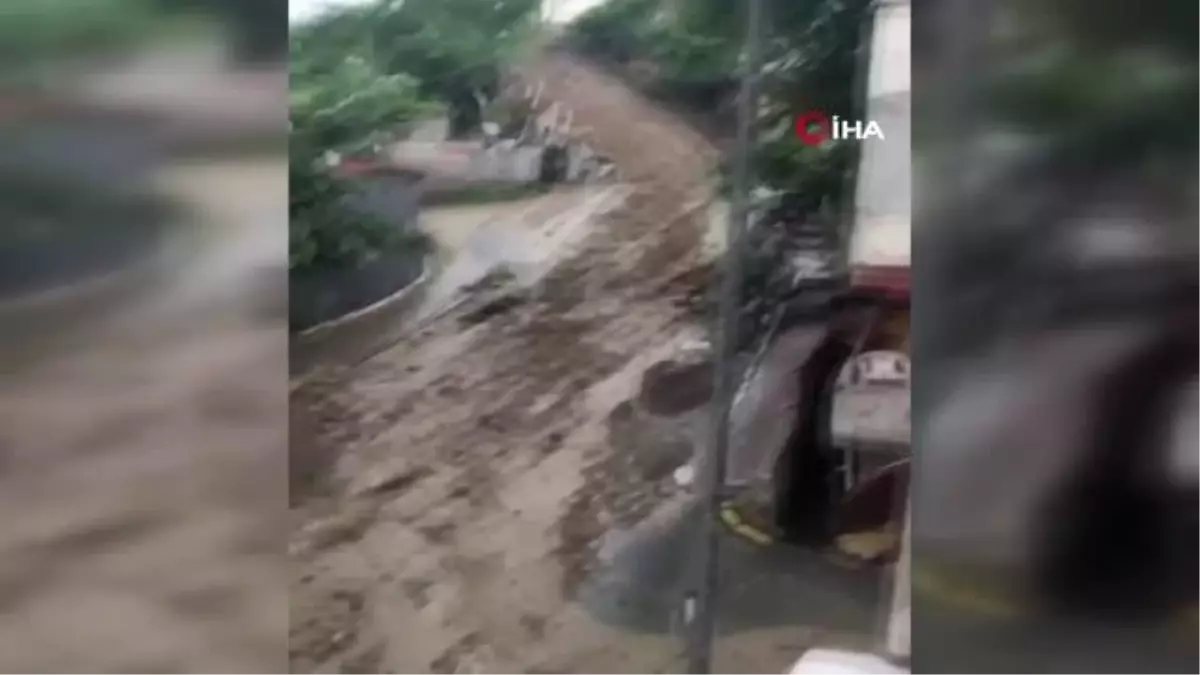 Son dakika haberi! Şişli'de yağış sonrası sokakta seli aratmayan görüntü oluştu