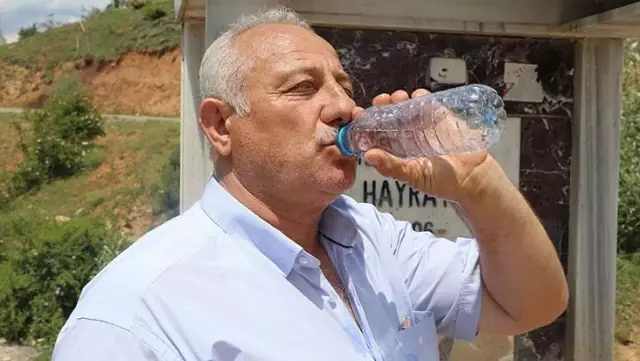Sivas'ta sodalı su akan çeşmenin şifa dağıttığına inanılıyor, böbrek hastaları soluğu başında alıyor Sivas'ta sodalı su akan çeşmenin şifa dağıttığına inanılıyor, böbrek hastaları soluğu başında alıyor