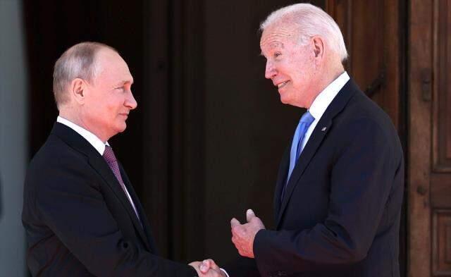 Tam 12 dakika bekletti! Tüm gözlerin çevrildiği Biden-Putin görüşmesi başladı Tam 12 dakika bekletti! Tüm gözlerin çevrildiği Biden-Putin görüşmesi başladı