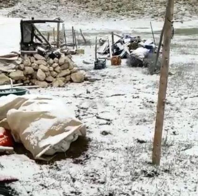 Turizm merkezi Kaş'ta yağan kar şaşkınlığı