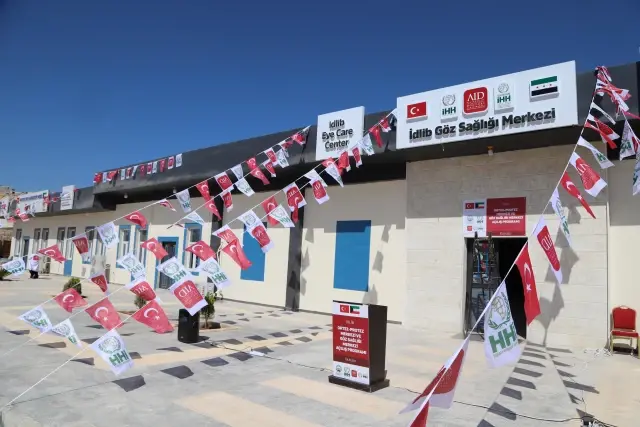 Uluslararası Doktorlar Derneği, İdlib'de göz sağlığı ile ortez ve protez merkezi açtı Uluslararası Doktorlar Derneği, İdlib'de göz sağlığı ile ortez ve protez merkezi açtı
