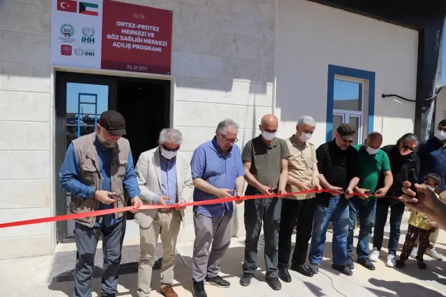 Uluslararası Doktorlar Derneği, İdlib'de göz sağlığı ile ortez ve protez merkezi açtı