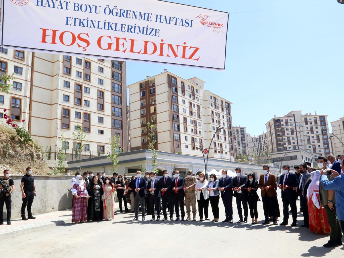 Vali Ali Hamza Pehlivan, Hayat Boyu Öğrenme Haftası Şenliklerine Katıldı