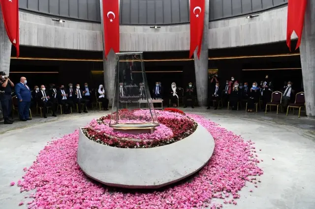 9.Cumhurbaşkanı Süleyman Demirel vefatının 6'ncı yılında kabri başında kısıtlı katılımla anıldı 9.Cumhurbaşkanı Süleyman Demirel vefatının 6'ncı yılında kabri başında kısıtlı katılımla anıldı
