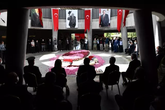 9.Cumhurbaşkanı Süleyman Demirel vefatının 6'ncı yılında kabri başında kısıtlı katılımla anıldı
