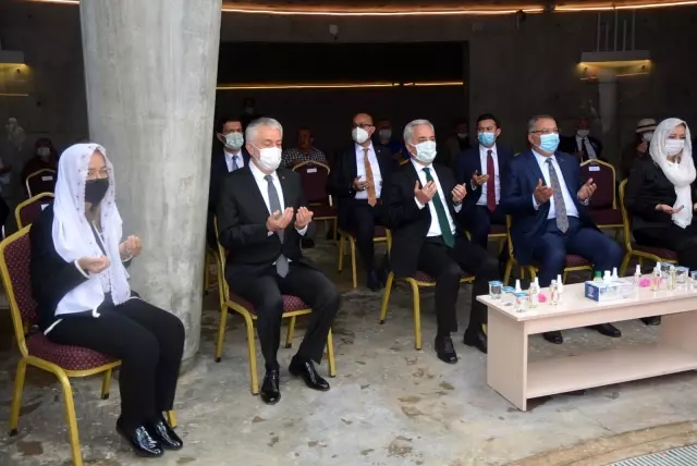 9.Cumhurbaşkanı Süleyman Demirel vefatının 6'ncı yılında kabri başında kısıtlı katılımla anıldı