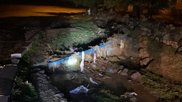 Afyonkarahisar'da 3 ev sular altında kaldı Afyonkarahisar'da 3 ev sular altında kaldı