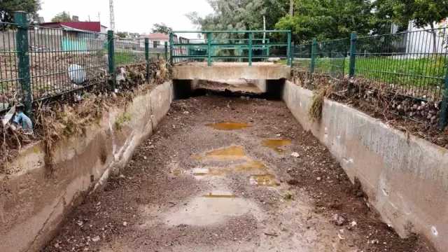 Afyonkarahisar'da 3 ev sular altında kaldı Afyonkarahisar'da 3 ev sular altında kaldı