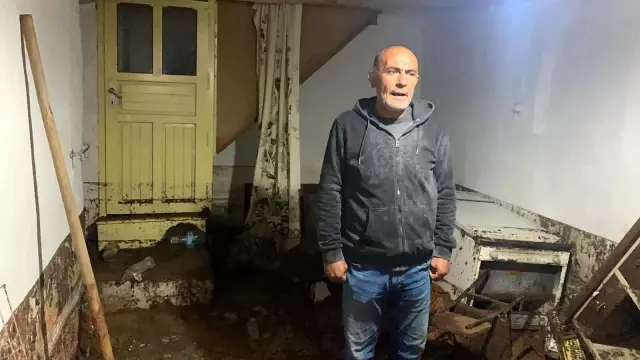 Afyonkarahisar'da 3 ev sular altında kaldı Afyonkarahisar'da 3 ev sular altında kaldı
