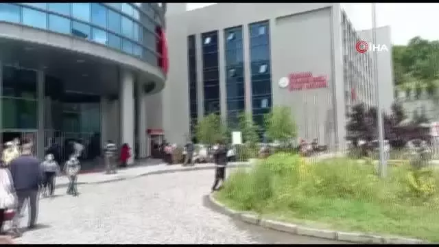Aşı sırasının kendilerine gelmesini beklediler