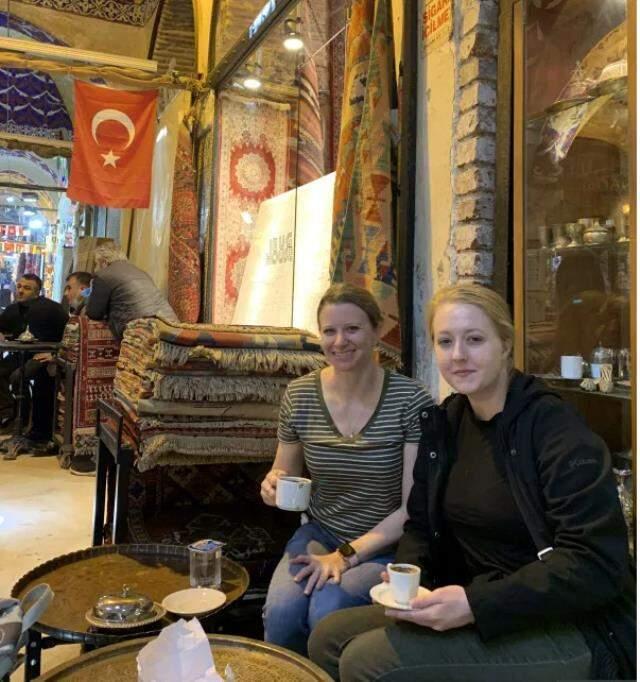 Aynı anda iki ilişki pahalıya patladı! Amerika'da aldatılan kadınlar intikamlarını Türkiye'de aldı Aynı anda iki ilişki pahalıya patladı! Amerika'da aldatılan kadınlar intikamlarını Türkiye'de aldı