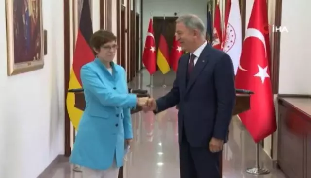 Bakan Akar, Almanya Savunma Bakanı Annegret Kramp-Karrenbauer ile görüştü