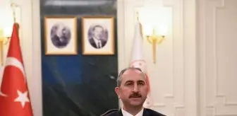 Twitter: Bakan Gül: 'İzmir'de HDP il binasına yapılan saldırıyı ve cinayeti lanetliyorum' Twitter: Bakan Gül: 'İzmir'de HDP il binasına yapılan saldırıyı ve cinayeti lanetliyorum'