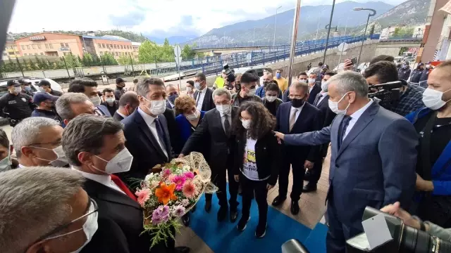 Son dakika... Milli Eğitim Bakanı Selçuk, ziyaretlerde bulundu