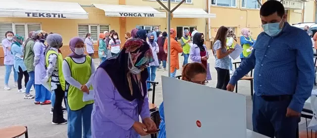 OSB çalışanları aşılama faaliyetlerine yoğun ilgi gösteriyor