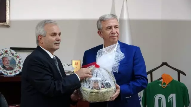 Yavaş, 'Türkiye'de bir ilk olacak' dediği yeni projesini anlattı: Sosyal yardımlarda bir ayıbı ortadan kaldırıyoruz Yavaş, 'Türkiye'de bir ilk olacak' dediği yeni projesini anlattı: Sosyal yardımlarda bir ayıbı ortadan kaldırıyoruz