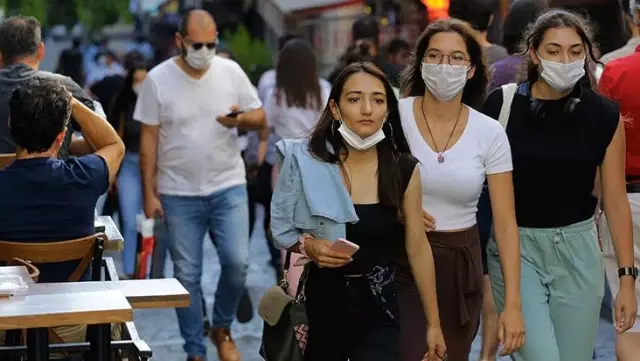 Bilim Kurulu Üyesi İlhan: Pazar günü uygulanan kısıtlamanın kalkması için vaka sayılarının biraz daha oturması gerek Bilim Kurulu Üyesi İlhan: Pazar günü uygulanan kısıtlamanın kalkması için vaka sayılarının biraz daha oturması gerek