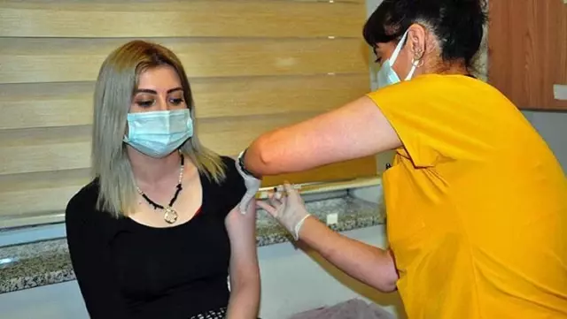 Bu işi erken bitireceğiz! Günlük aşılamada peş peşe rekorlar kırılıyor Bu işi erken bitireceğiz! Günlük aşılamada peş peşe rekorlar kırılıyor