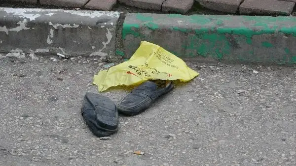 Bursa'da otomobil, otobüs durağına daldı: 5 yaralı