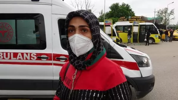 Bursa'da otomobil, otobüs durağına daldı: 5 yaralı