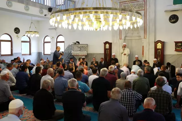 Diyanet İşleri Başkanı Erbaş, Kuzey Makedonya'nın Gostivar şehrindeki Saat Camisi'ni ziyaret etti