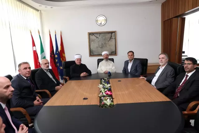 Diyanet İşleri Başkanı Erbaş, Kuzey Makedonya'nın Gostivar şehrindeki Saat Camisi'ni ziyaret etti