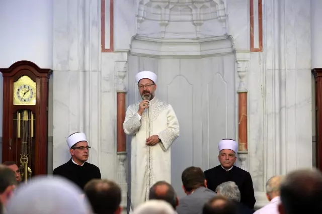 Diyanet İşleri Başkanı Erbaş, Kuzey Makedonya'nın Gostivar şehrindeki Saat Camisi'ni ziyaret etti