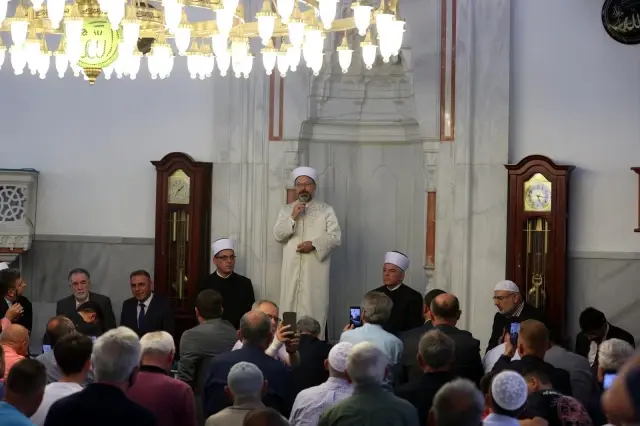 Diyanet İşleri Başkanı Erbaş, Kuzey Makedonya'nın Gostivar şehrindeki Saat Camisi'ni ziyaret etti
