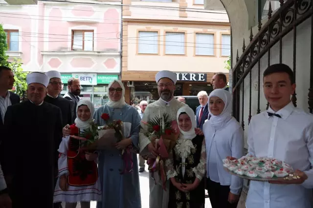 Diyanet İşleri Başkanı Erbaş, Kuzey Makedonya'nın Gostivar şehrindeki Saat Camisi'ni ziyaret etti