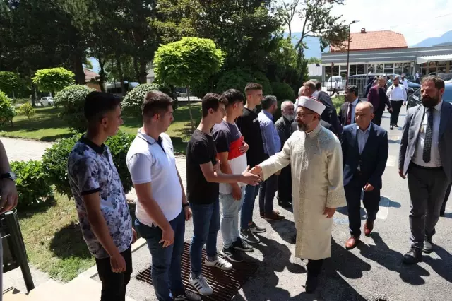 Diyanet İşleri Başkanı Erbaş, Kuzey Makedonya'nın Gostivar şehrindeki Saat Camisi'ni ziyaret etti