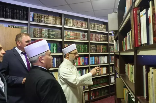 Diyanet İşleri Başkanı Erbaş, Kuzey Makedonya'nın Gostivar şehrindeki Saat Camisi'ni ziyaret etti
