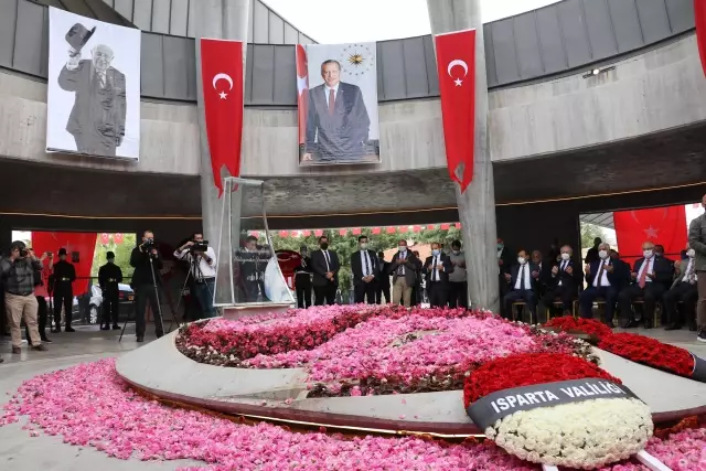 Dokuzuncu Cumhurbaşkanı Süleyman Demirel mezarı başında anıldı