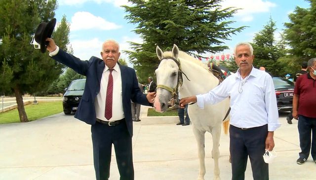 dyp li eski belediye baskani demirel in mezar 14208108 o