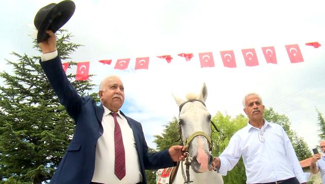 dyp li eski belediye baskani demirel in mezar 2 14208108 o