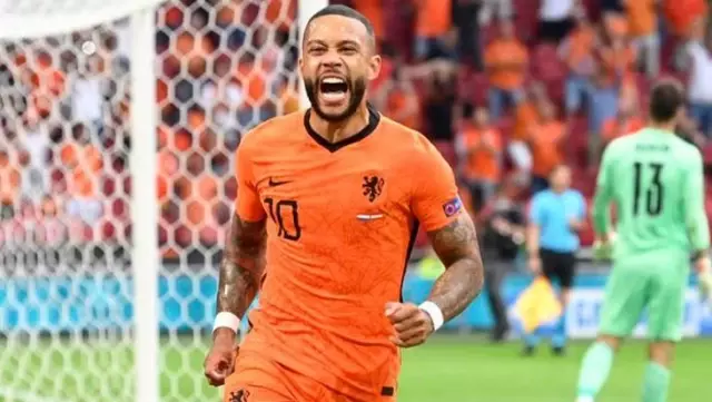 EURO 2020'de Hollanda, Avusturya'yı 2-0 yenerek C Grubu'ndan çıkmayı garantiledi EURO 2020'de Hollanda, Avusturya'yı 2-0 yenerek C Grubu'ndan çıkmayı garantiledi