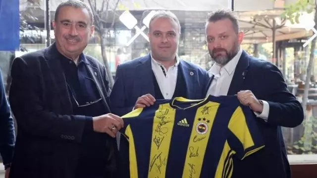 F.Bahçe yöneticilerine 'goygoycular' diyerek istifa eden Aram Markaroğlu'dan Ali Koç'a sitem F.Bahçe yöneticilerine 'goygoycular' diyerek istifa eden Aram Markaroğlu'dan Ali Koç'a sitem