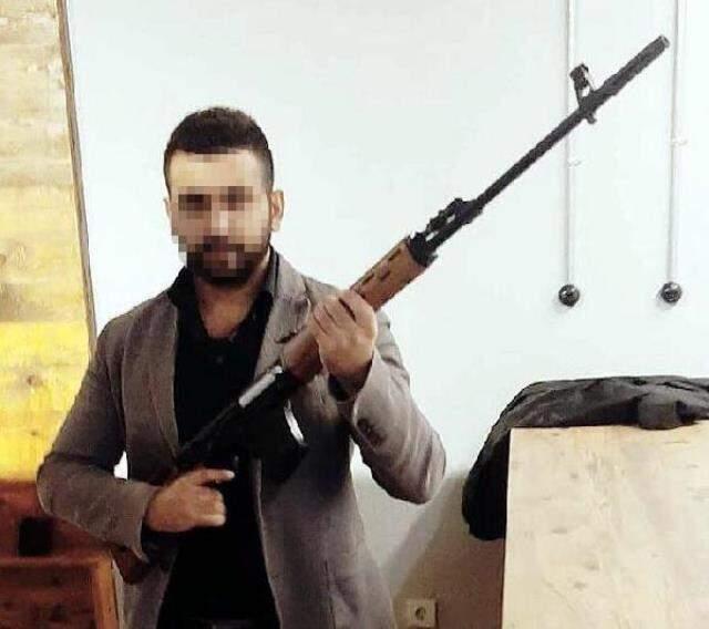 HDP İzmir il binasında 1 kişiyi öldüren saldırganın binaya giriş anları kamerada HDP İzmir il binasında 1 kişiyi öldüren saldırganın binaya giriş anları kamerada